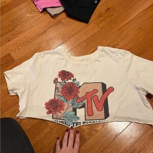 MTV Graphic Crop Top
